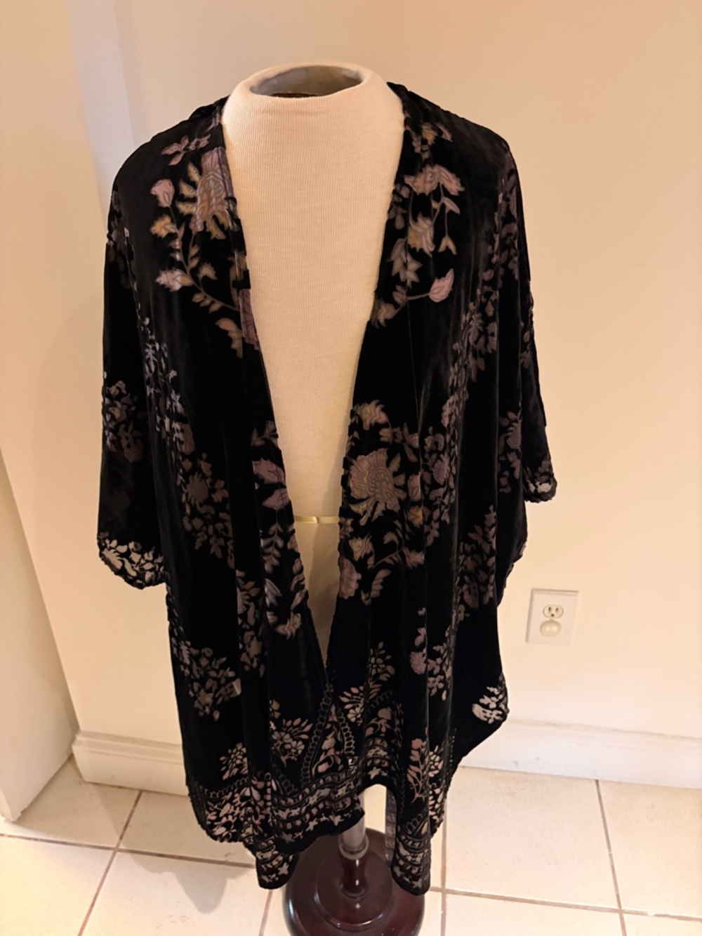 Good Hart x Matilda Jane Black Velvet Floral Kimono Duster Size M/L